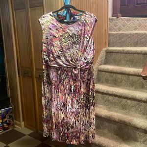 Dana Buchman twist front motif dress